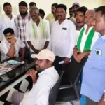 ఏడాదిగా బకాయిలు పెండింగ్.. రైతుల ఆగ్రహం